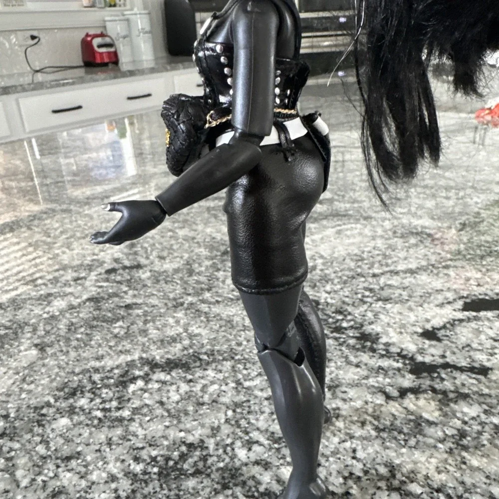 RAINBOW HIGH SHADOW HIGH SHANELLE ONYX 10 3/4